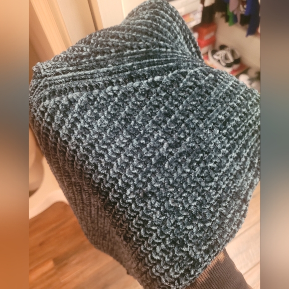 V Neck Hunter Green Cozy Sweater - Picture 6 of 6